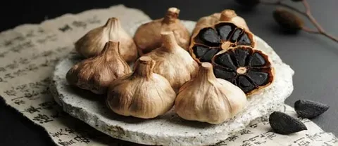 سیر سیاه خارجی وارداتی با کیفیت پریمیوم و تخمیر عمیق